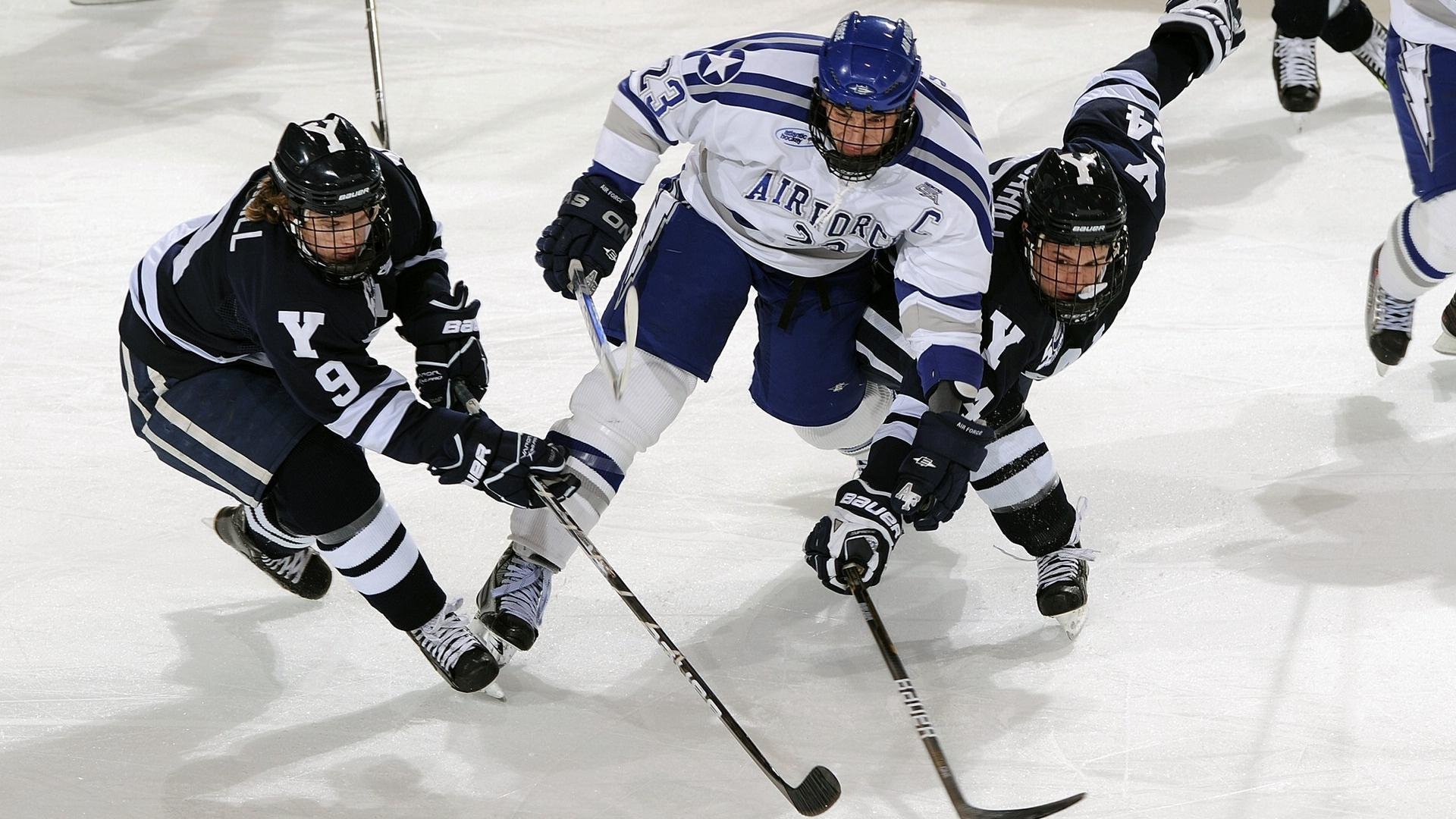 “马科斯·莫奇的战术安排与防守反应,成就美洲狮队的防守核心”